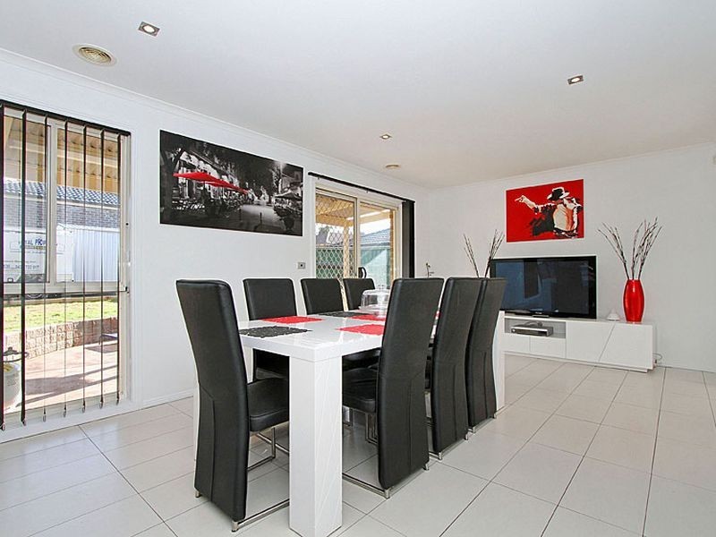 16 Bracken Way, South Morang VIC 3752