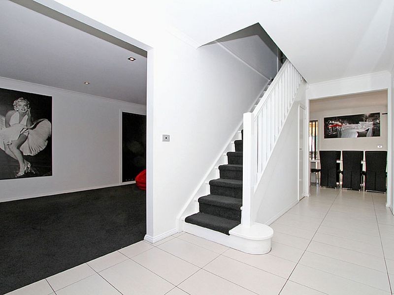 16 Bracken Way, South Morang VIC 3752