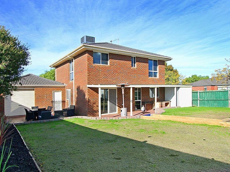 16 Bracken Way, South Morang VIC 3752
