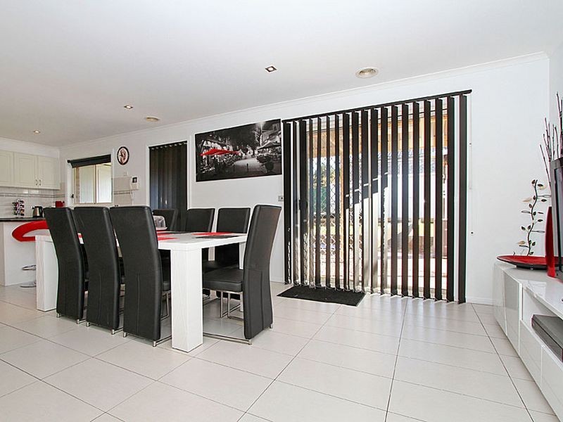 16 Bracken Way, South Morang VIC 3752