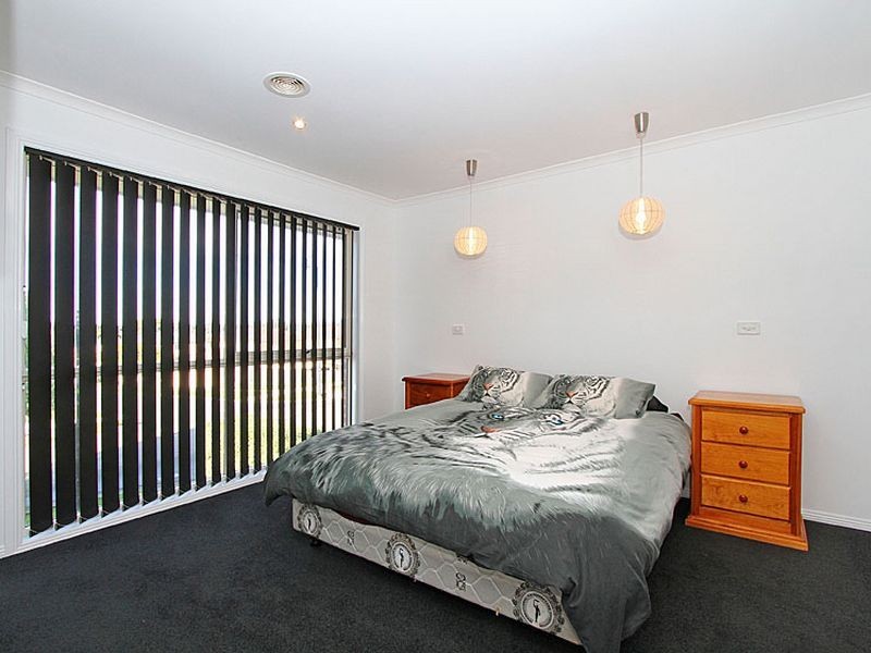 16 Bracken Way, South Morang VIC 3752