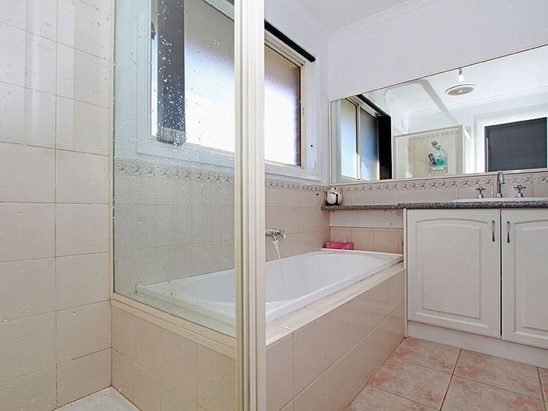 16 Bracken Way, South Morang VIC 3752