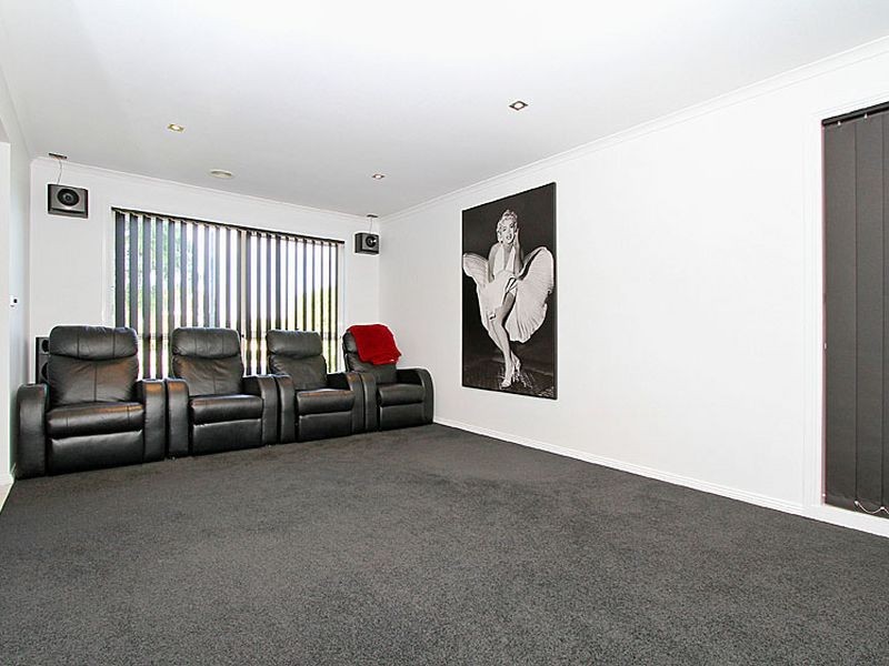 16 Bracken Way, South Morang VIC 3752