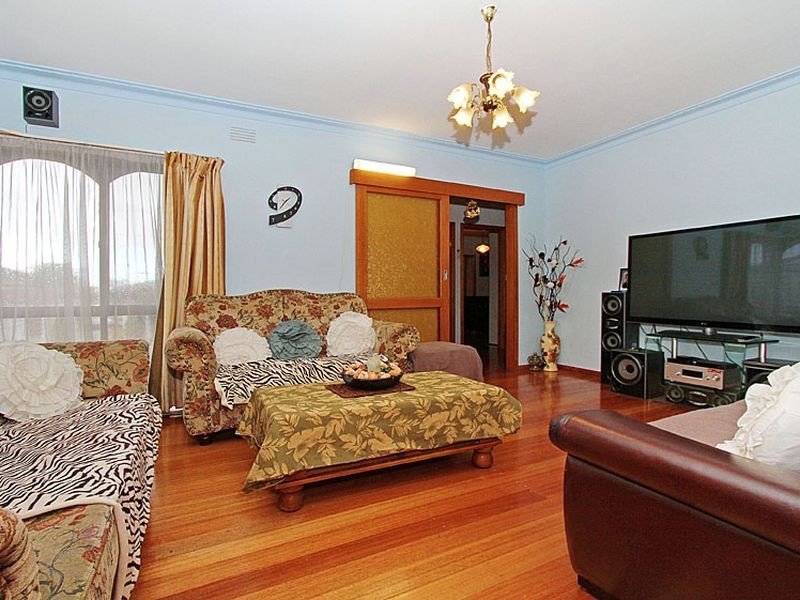 8 Seville Close, Thomastown VIC 3074