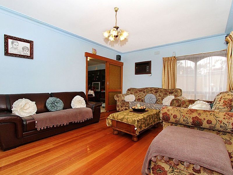 8 Seville Close, Thomastown VIC 3074