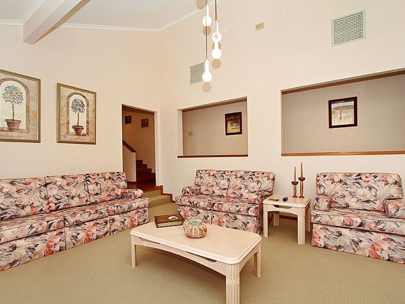 7 Burnett Court, Mill Park VIC 3082