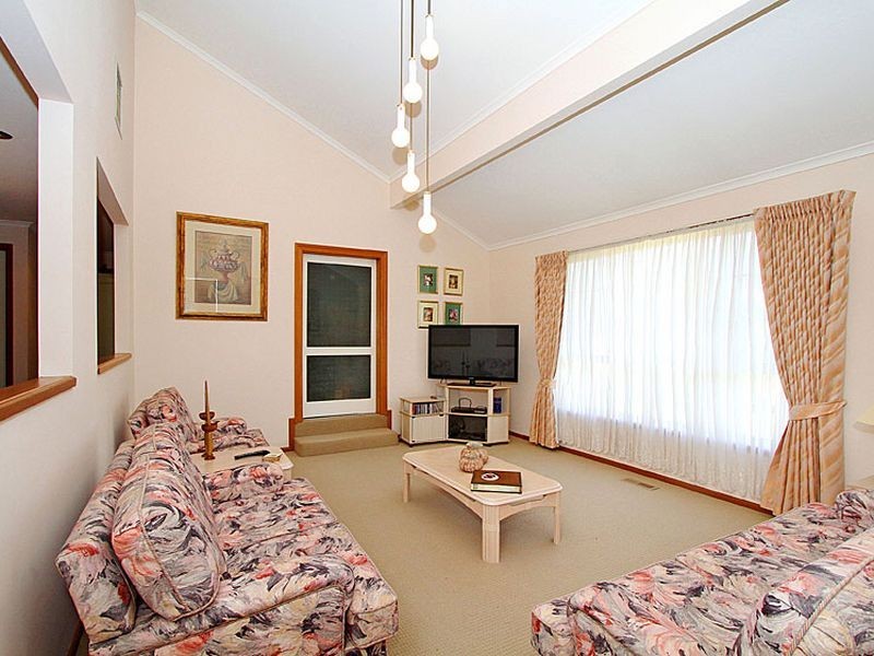 7 Burnett Court, Mill Park VIC 3082