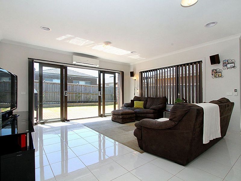 557 The Lakes Boulevard, South Morang VIC 3752