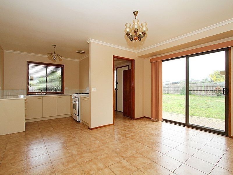 14 Tenterden Place, Mill Park VIC 3082