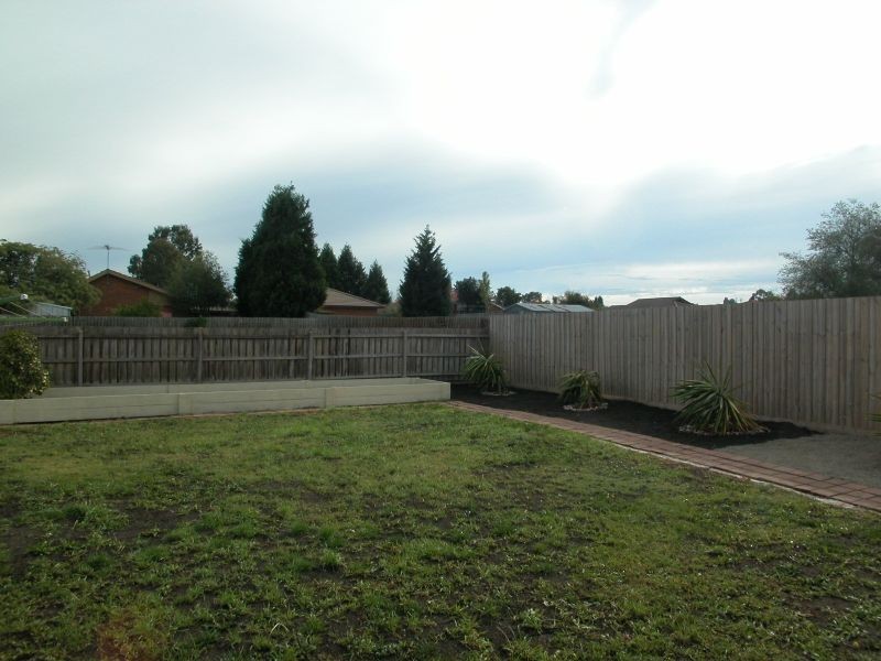 14 Tenterden Place, Mill Park VIC 3082