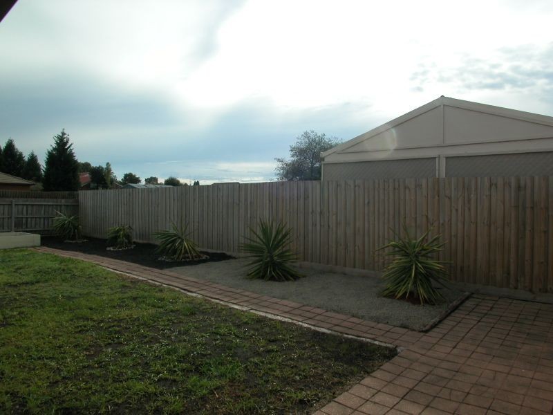 14 Tenterden Place, Mill Park VIC 3082