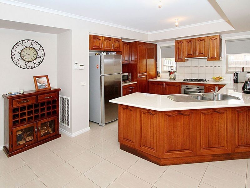 27 Vincent Drive, South Morang VIC 3752