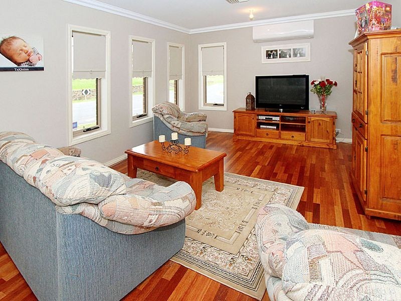 27 Vincent Drive, South Morang VIC 3752