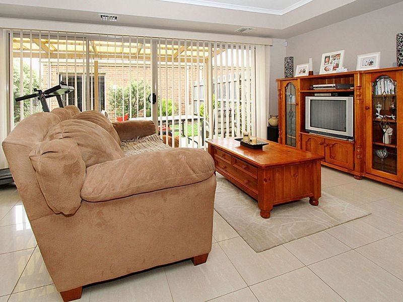 27 Vincent Drive, South Morang VIC 3752