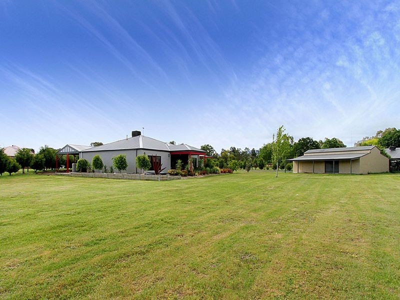 11-12 Cordell Court, Whittlesea VIC 3757