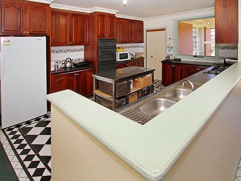 4 Waite Court, Mill Park VIC 3082