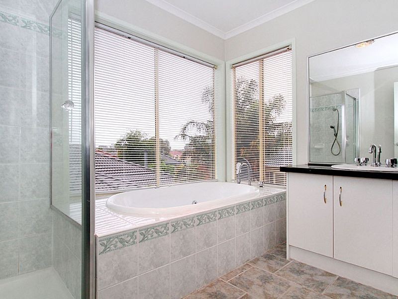 16 Bluestone Court, South Morang VIC 3752