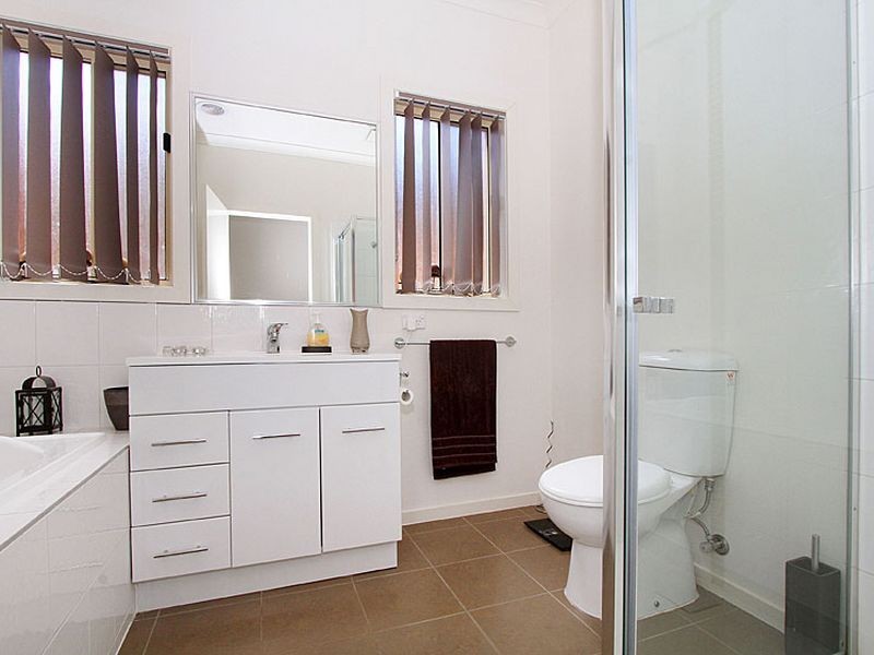 14 Dolphin Drive, South Morang VIC 3752