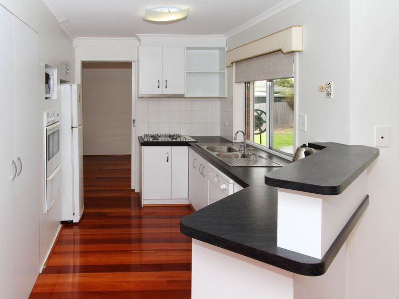 12 Kenthurst Court, Mill Park VIC 3082