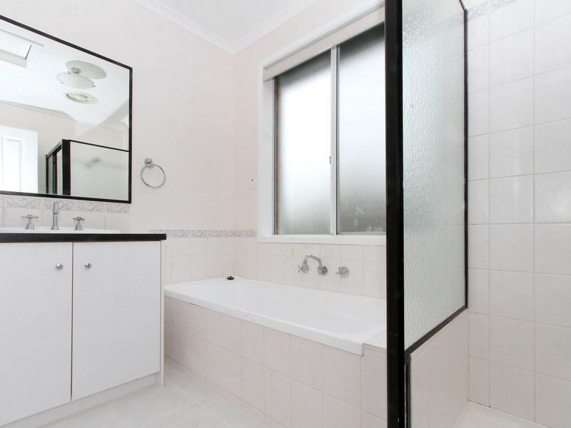 12 Kenthurst Court, Mill Park VIC 3082