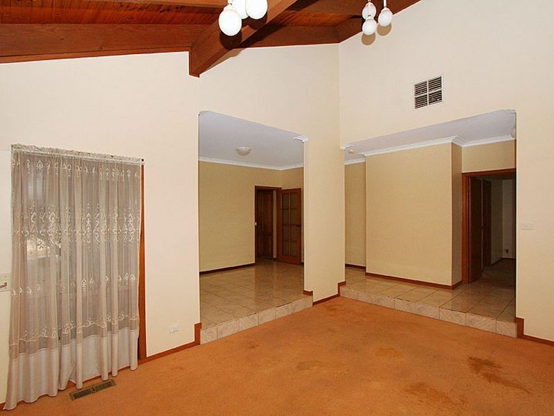 100 Centenary Drive, Mill Park VIC 3082