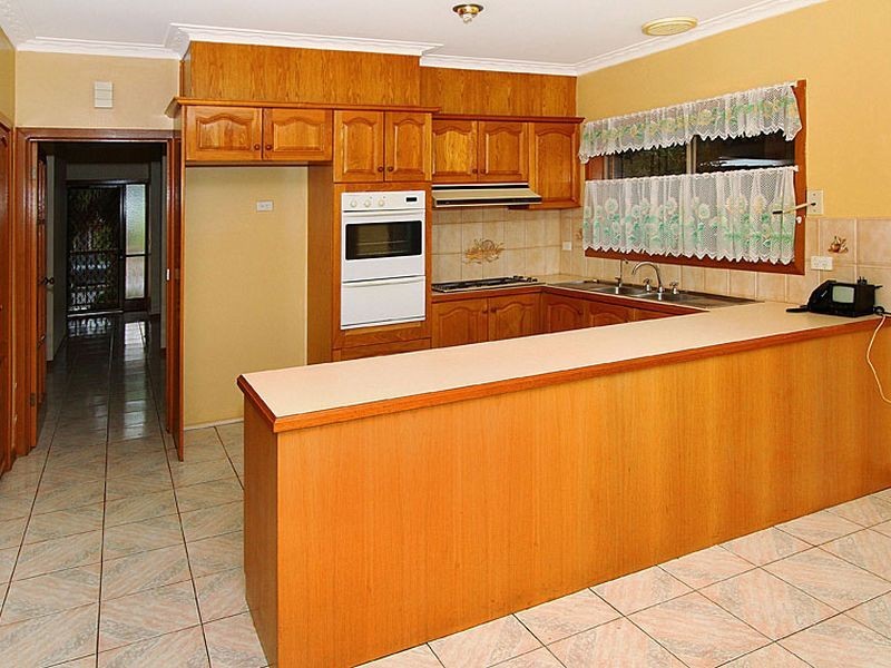 100 Centenary Drive, Mill Park VIC 3082