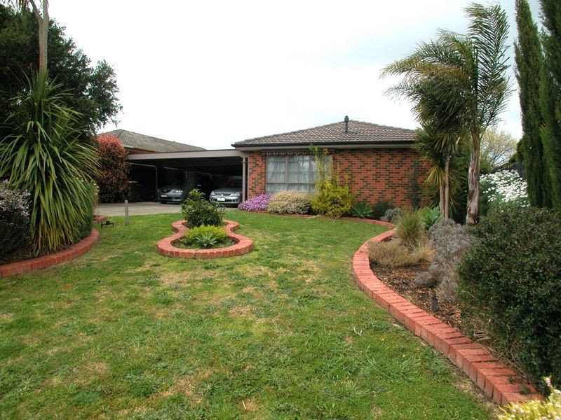 19 Madigan Crescent, Mill Park VIC 3082