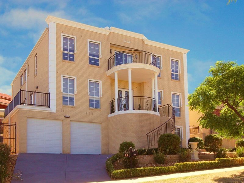 22 Lewins Rail Avenue, South Morang VIC 3752