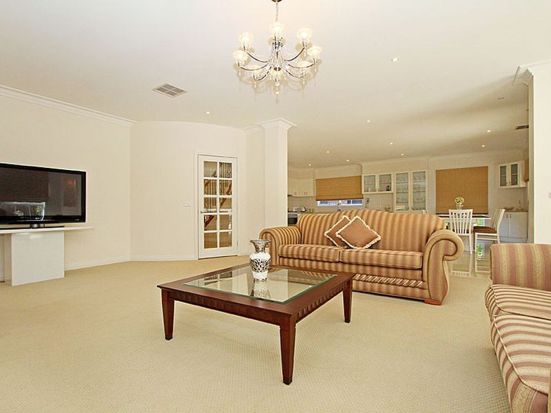 22 Lewins Rail Avenue, South Morang VIC 3752