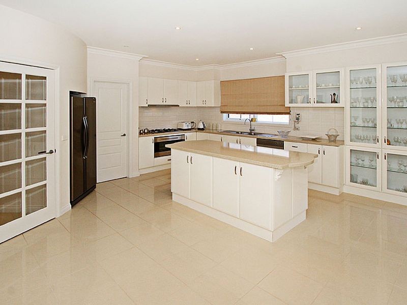 22 Lewins Rail Avenue, South Morang VIC 3752