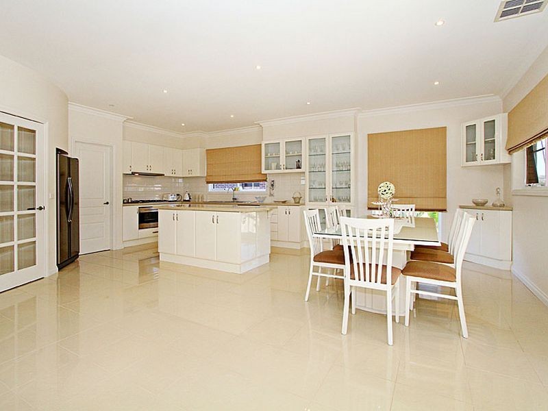 22 Lewins Rail Avenue, South Morang VIC 3752