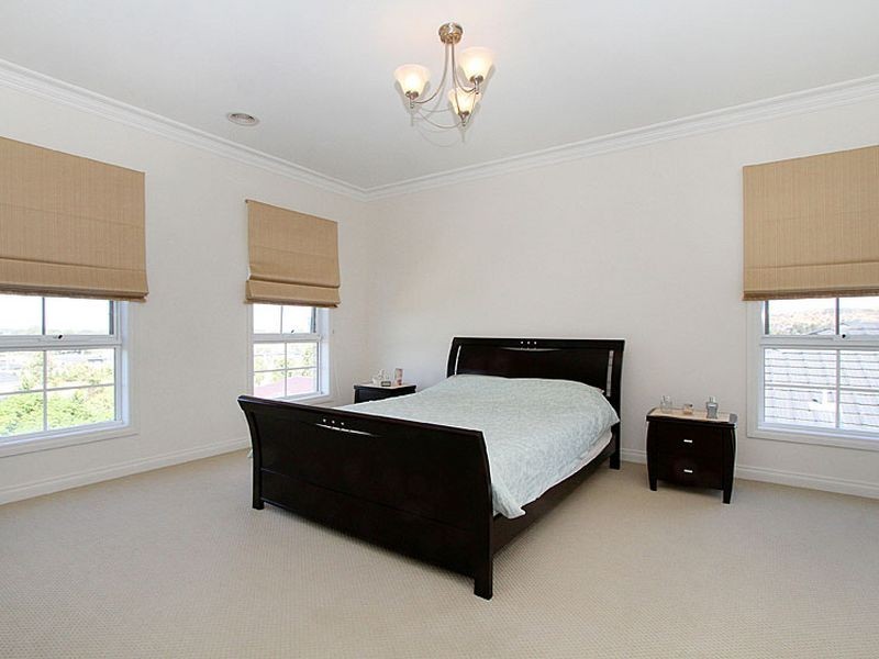 22 Lewins Rail Avenue, South Morang VIC 3752