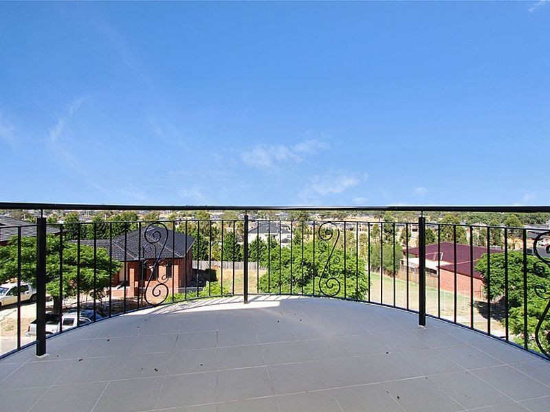 22 Lewins Rail Avenue, South Morang VIC 3752