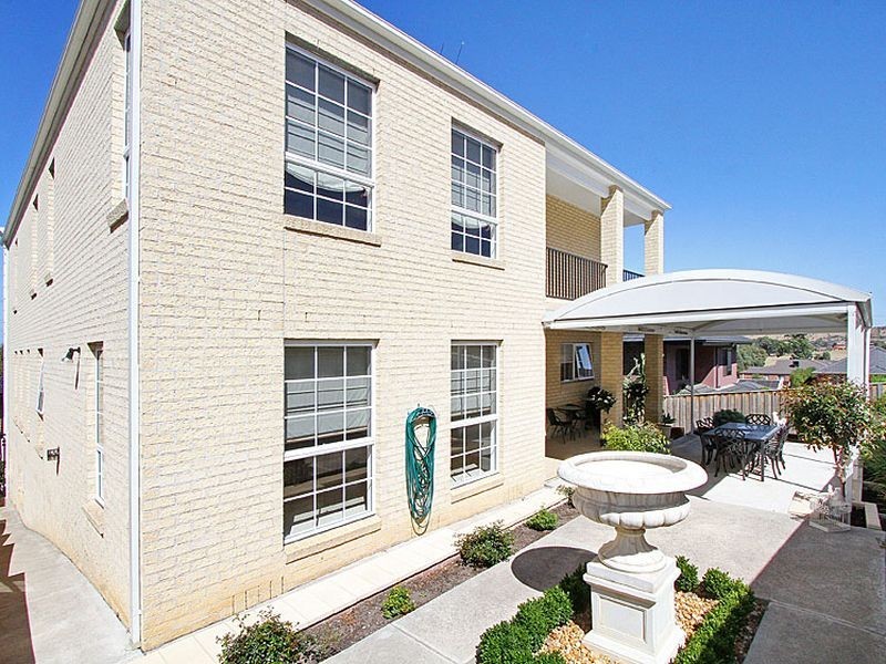 22 Lewins Rail Avenue, South Morang VIC 3752