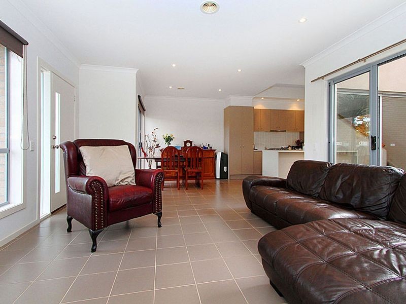 9 Hampden Green, South Morang VIC 3752
