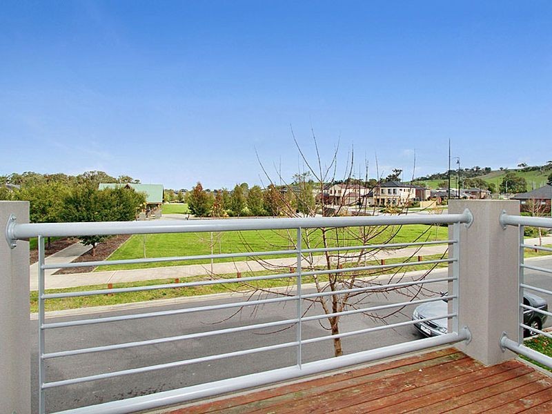 9 Hampden Green, South Morang VIC 3752