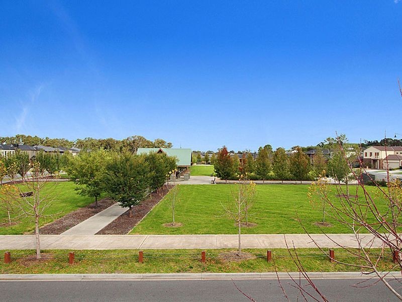 9 Hampden Green, South Morang VIC 3752