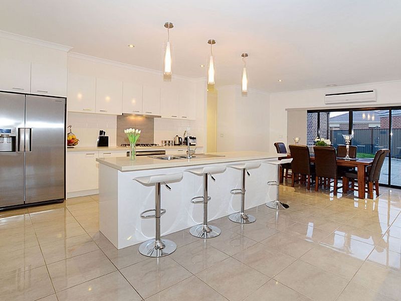 13 St Leonard Drive, South Morang VIC 3752