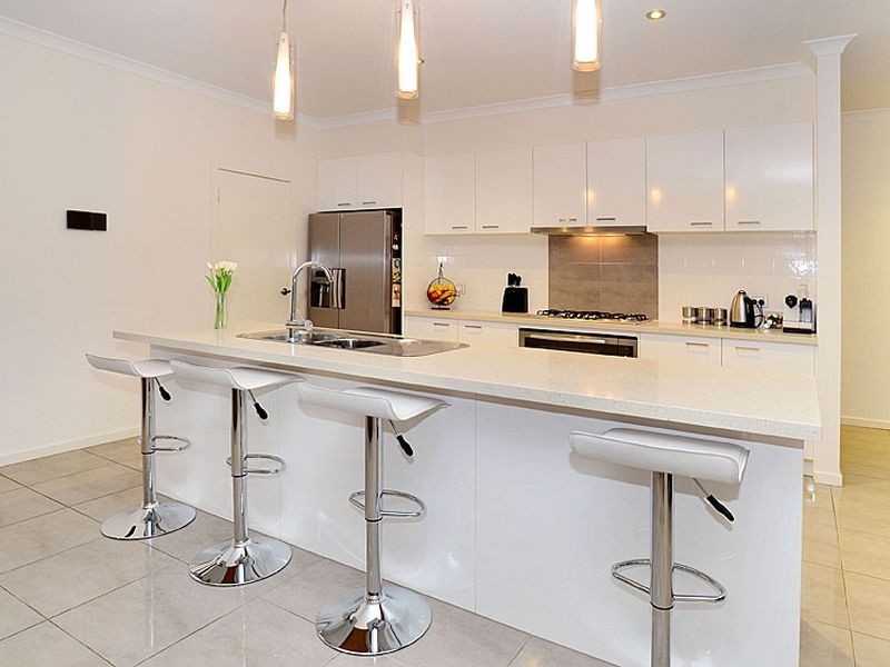 13 St Leonard Drive, South Morang VIC 3752