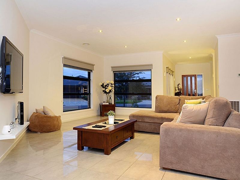 13 St Leonard Drive, South Morang VIC 3752