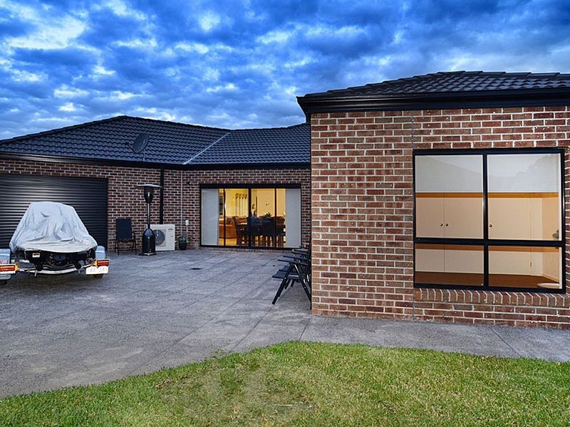 13 St Leonard Drive, South Morang VIC 3752