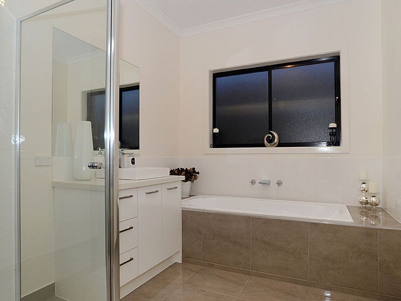 13 St Leonard Drive, South Morang VIC 3752