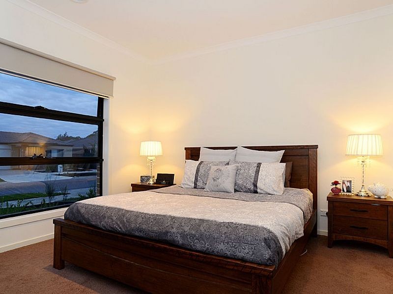 13 St Leonard Drive, South Morang VIC 3752