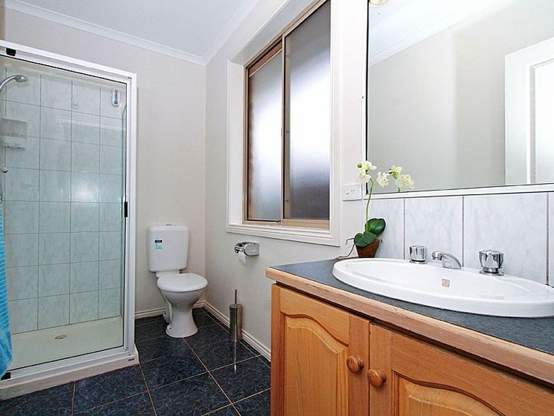 2 Tenterden Place, Mill Park VIC 3082