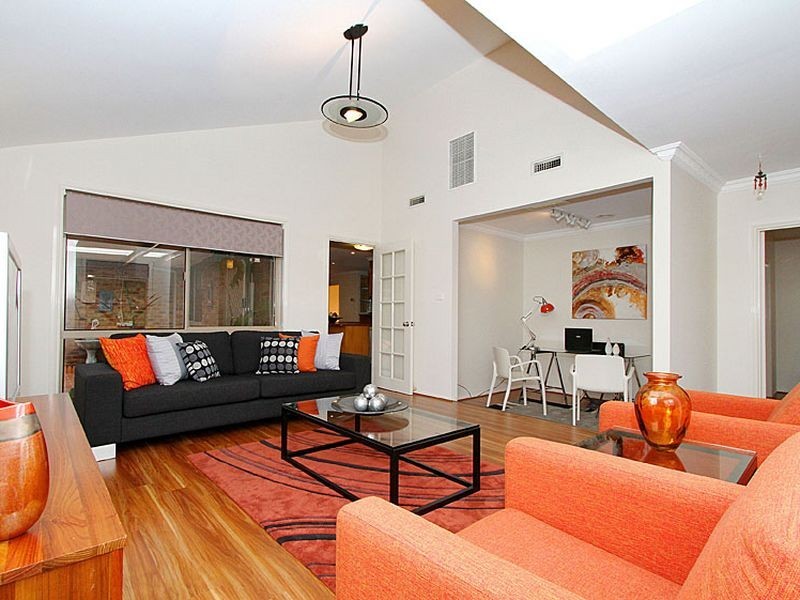 2 Tenterden Place, Mill Park VIC 3082
