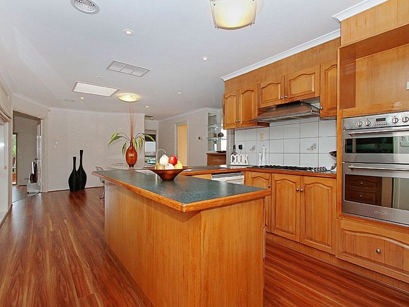 2 Tenterden Place, Mill Park VIC 3082