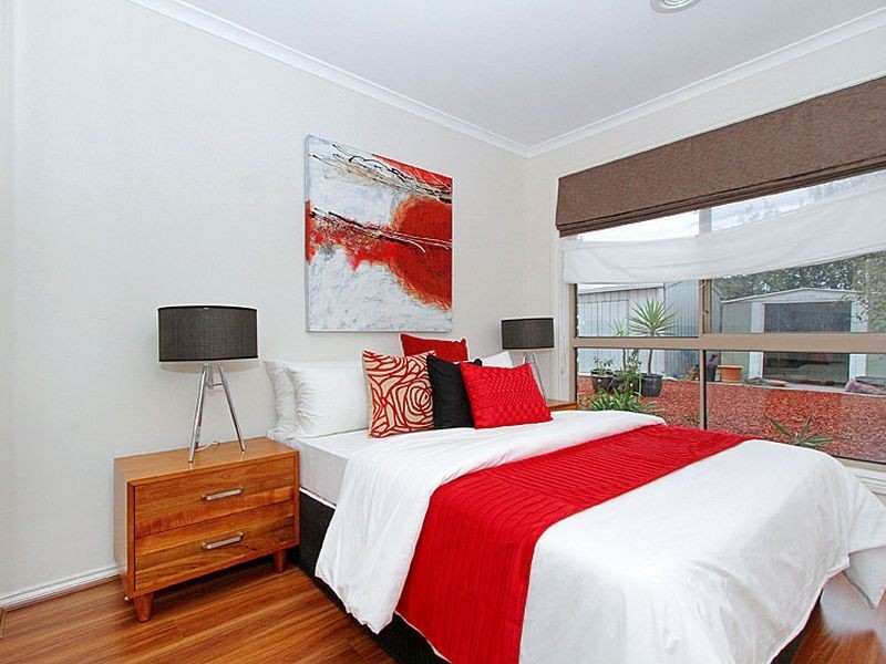 2 Tenterden Place, Mill Park VIC 3082