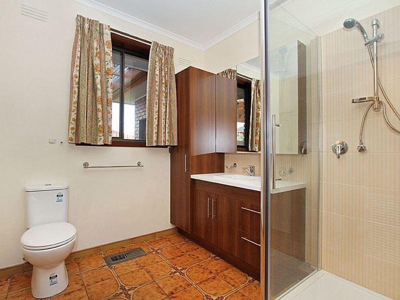 2 Springfield Court, Mill Park VIC 3082