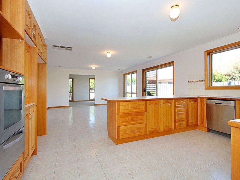 2 Ellendale Way, South Morang VIC 3752