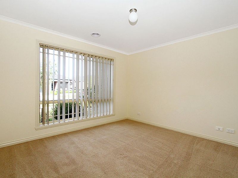 13 Nighthawk Boulevard, South Morang VIC 3752